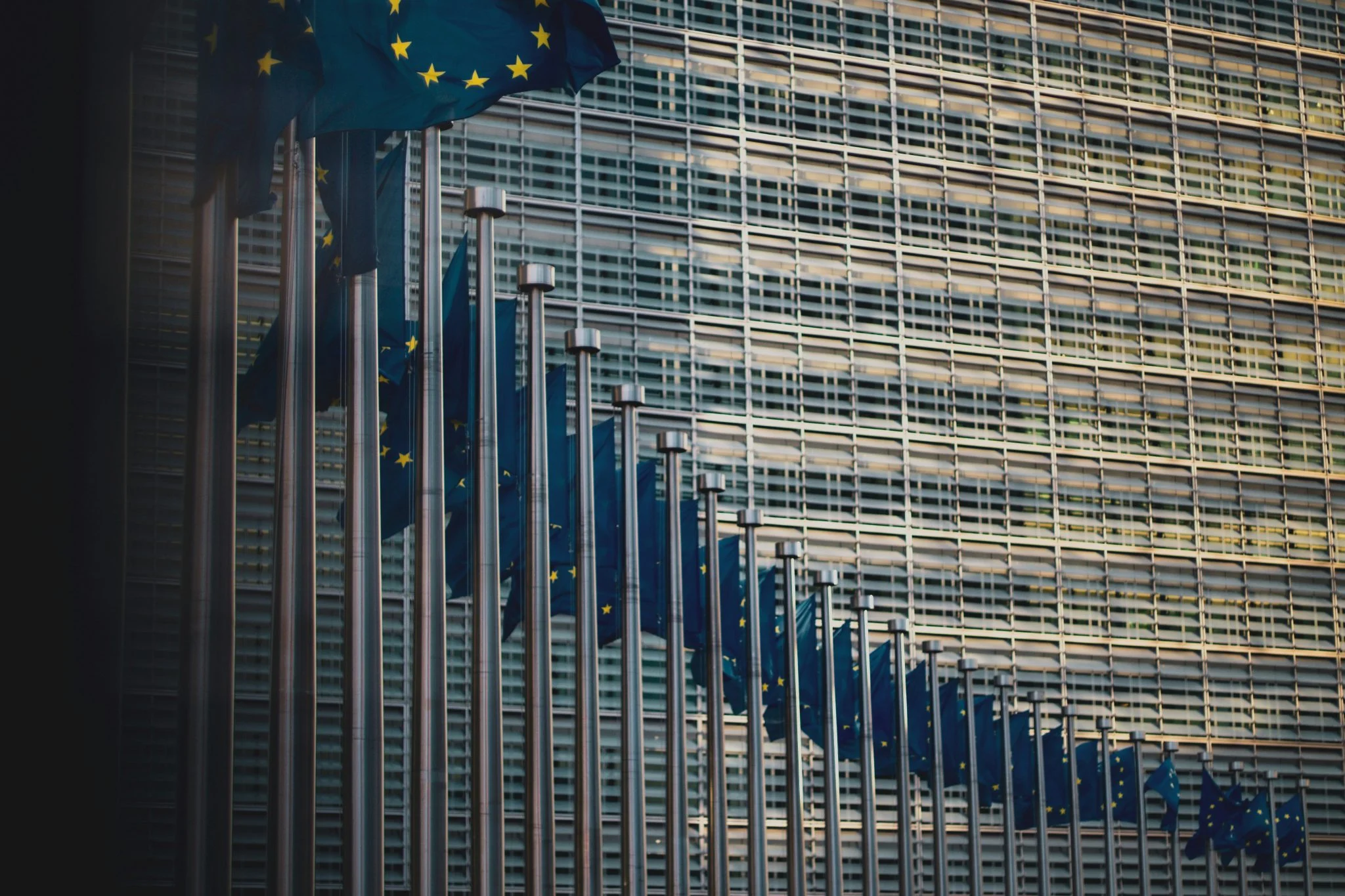 La Comisión Europea plantea debilitar el mercado de emisiones de UE que recortó un 50% las emisiones industriales 1 Moncloa EU ETS debilitamiento