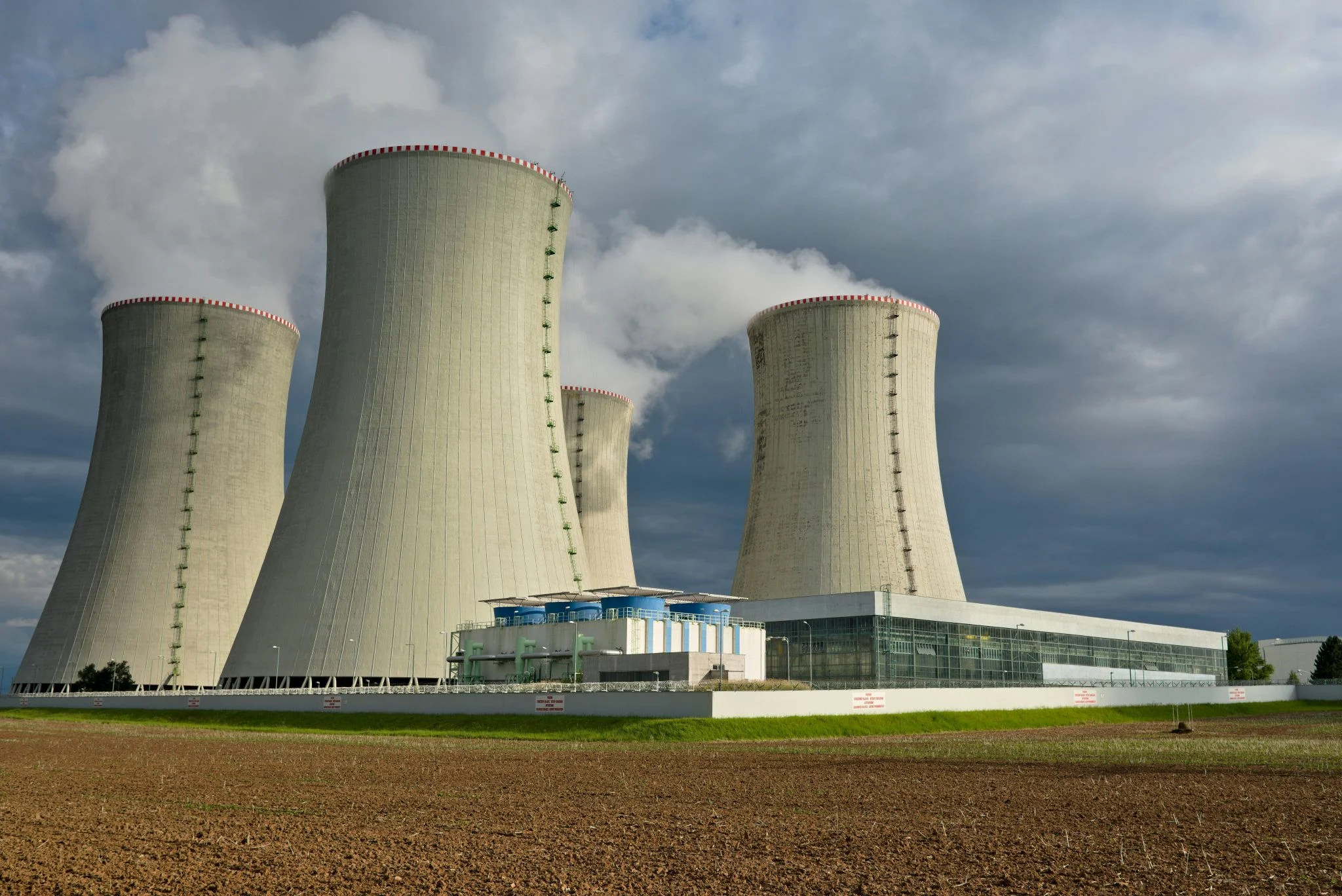 La ola de calor desconecta un tercio de la potencia nuclear europea, según Greenpeace 1 Moncloa potencia nuclear europea