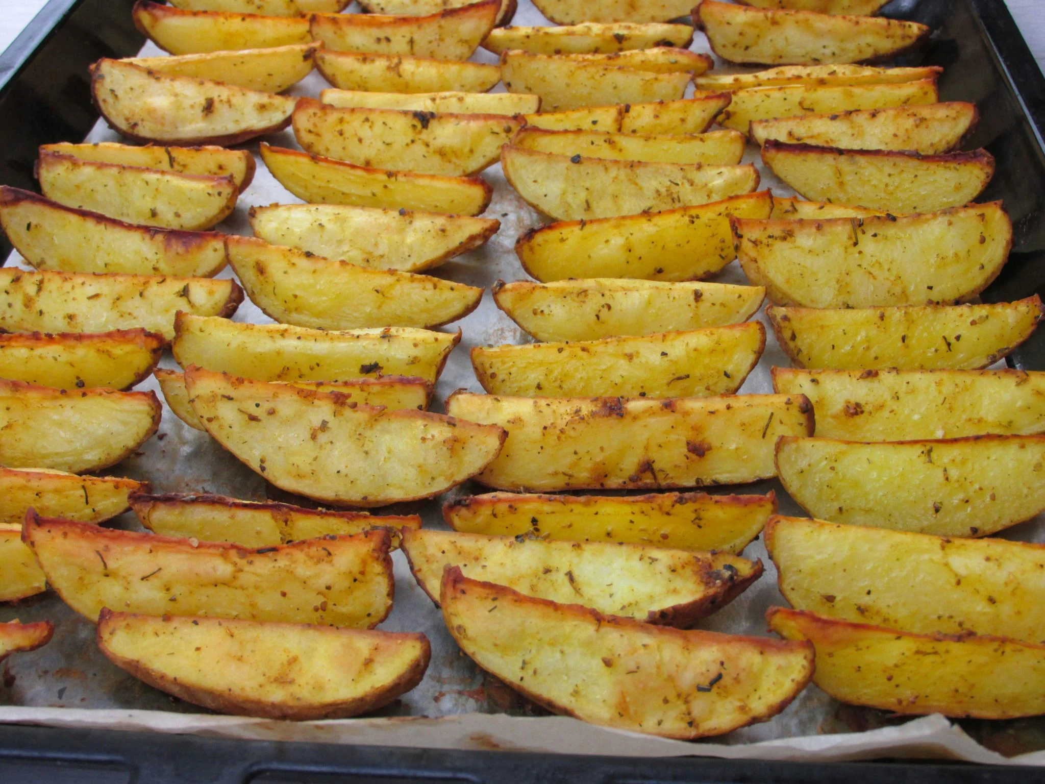 Nunca vuelvas a preparar patatas bravas caseras sin el truco de Dani Roca: tres salsas que piden pan 1 Moncloa tres salsas patatas bravas