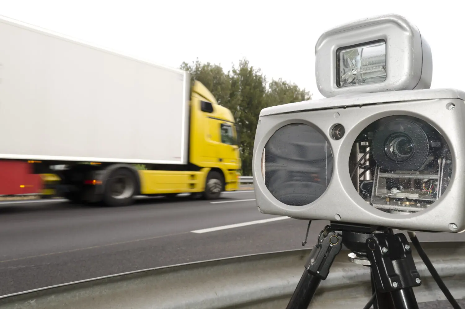 La DGT activa nuevos radares de tramo que multan con 600 euros y seis puntos desde el uno de septiembre: Cuidado con estas zonas La DGT activa nuevos radares de tramo que multan con 600 euros y seis puntos desde el uno de septiembre: Cuidado con estas zonas