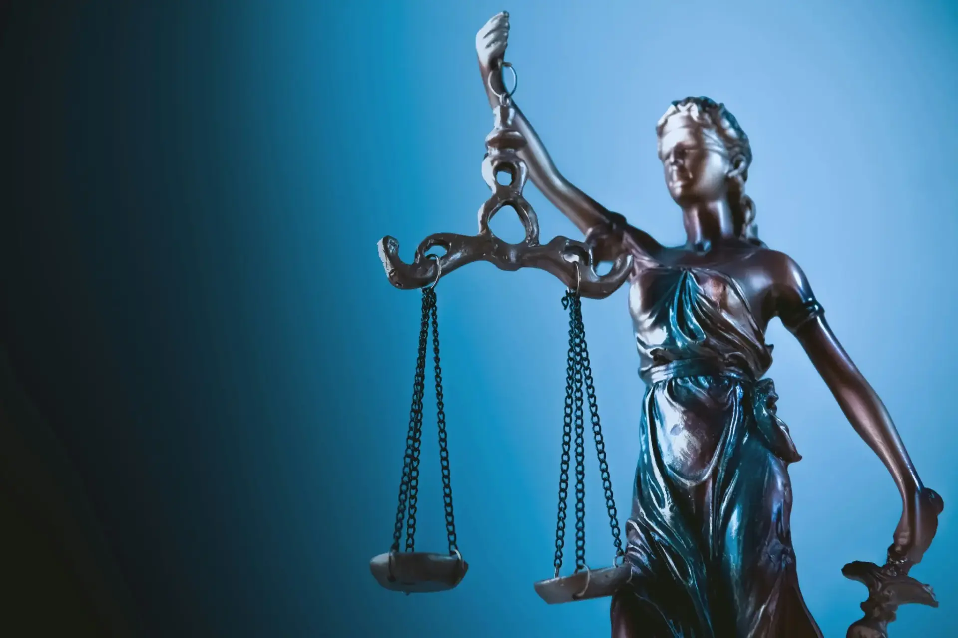 tribunal-constitucional-calumnias-redes-portada calumnias en redes sociales