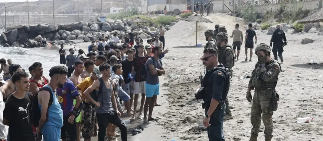 97446_decenas_personas_siguen_intentando_cruzar_frontera_31_julio_2026_ceuta Migrantes marroquíes en Ceuta. AGENCIAS