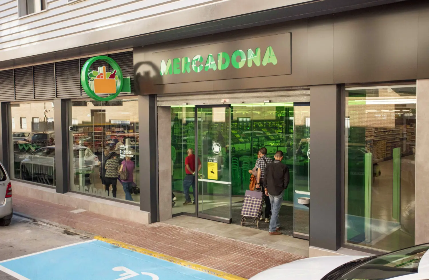 Peras conferencia un 16,6% más baratas y patatas un 3,4% más caras: los alimentos que suben y bajan según FACUA