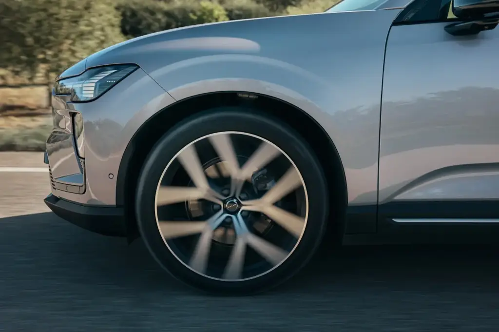 Volvo EX60: el SUV eléctrico que promete cambiarlo todo (y hasta 810 km de un tirón) 7 Moncloa Neumáticos Volvo EX60