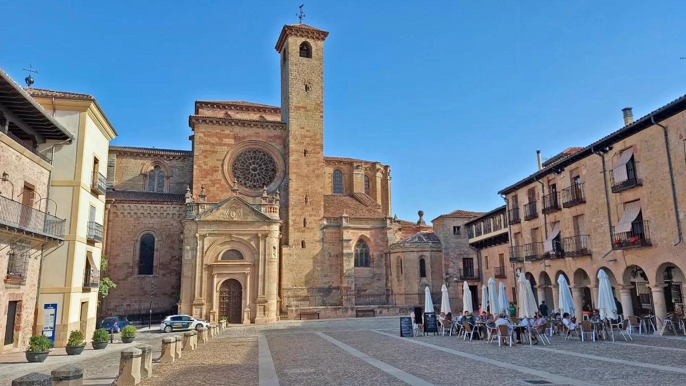 Sigüenza, la ciudad del Doncel: la escapada de otoño a Guadalajara donde el cabrito asado manda en la mesa
