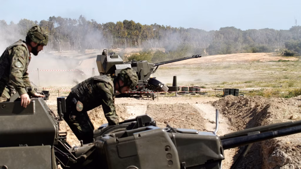 Tiro de secciones Skydor 35/90 mm con cañón GDF-007 . Fuente: Ejercito de Tierra