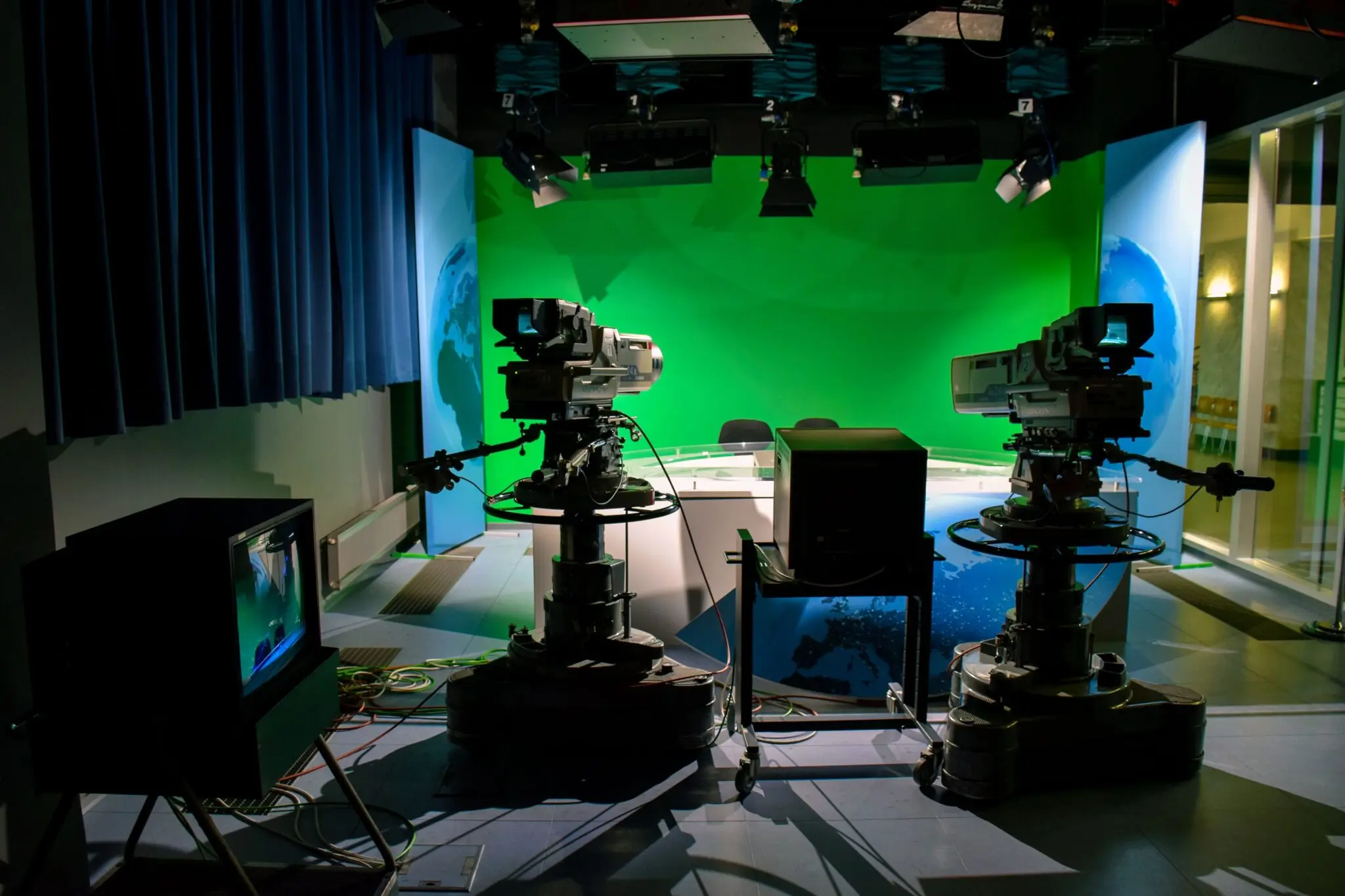 Séptima Media, vinculada a un fundador de Trece TV, copa la programación de À Punt con su nueva productora 1 Moncloa Séptima Media
