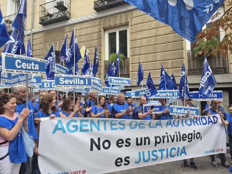 Funcionarios de prisiones a las puertas del Senado, MONCLOA