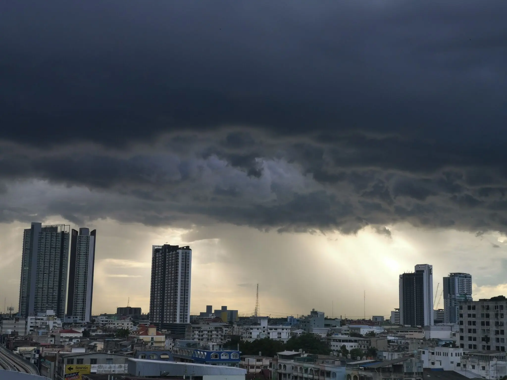 Meteocat activa avisos lluvia en Catalunya: naranja en Barcelona el jueves 1 de octubre 1 Moncloa Meteocat avisos amarillos