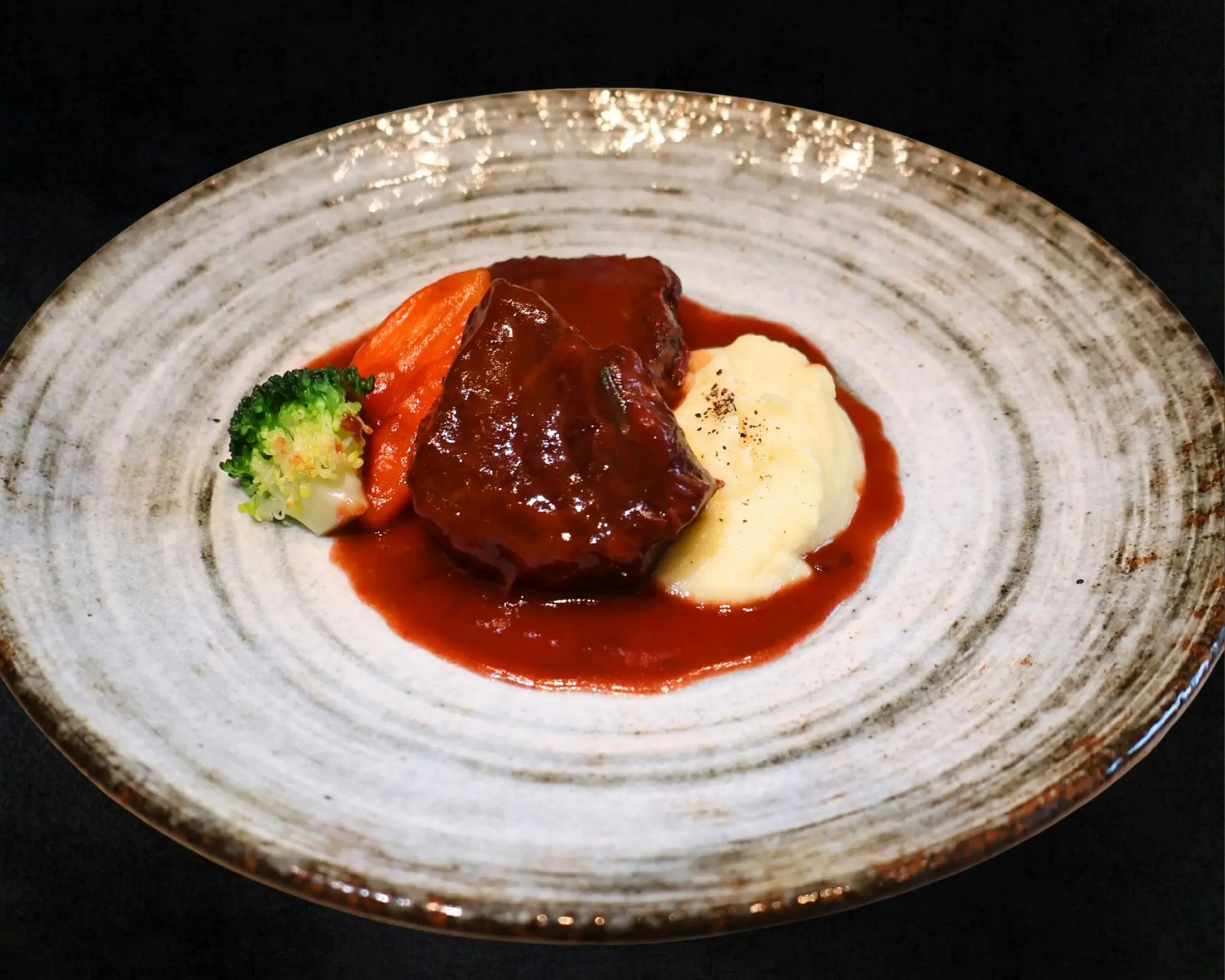 Nunca vuelvas a cocinar carrilleras de ternera guisadas sin esto: quedan melosas 1 Moncloa carrilleras al vino tinto