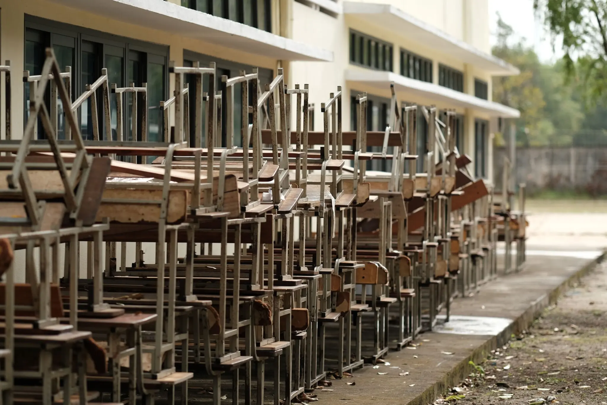 Compromís estudia acciones penales contra el Consell de Pérez Llorca por prevaricación en obras escolares paradas 1 Moncloa obras escolares paradas