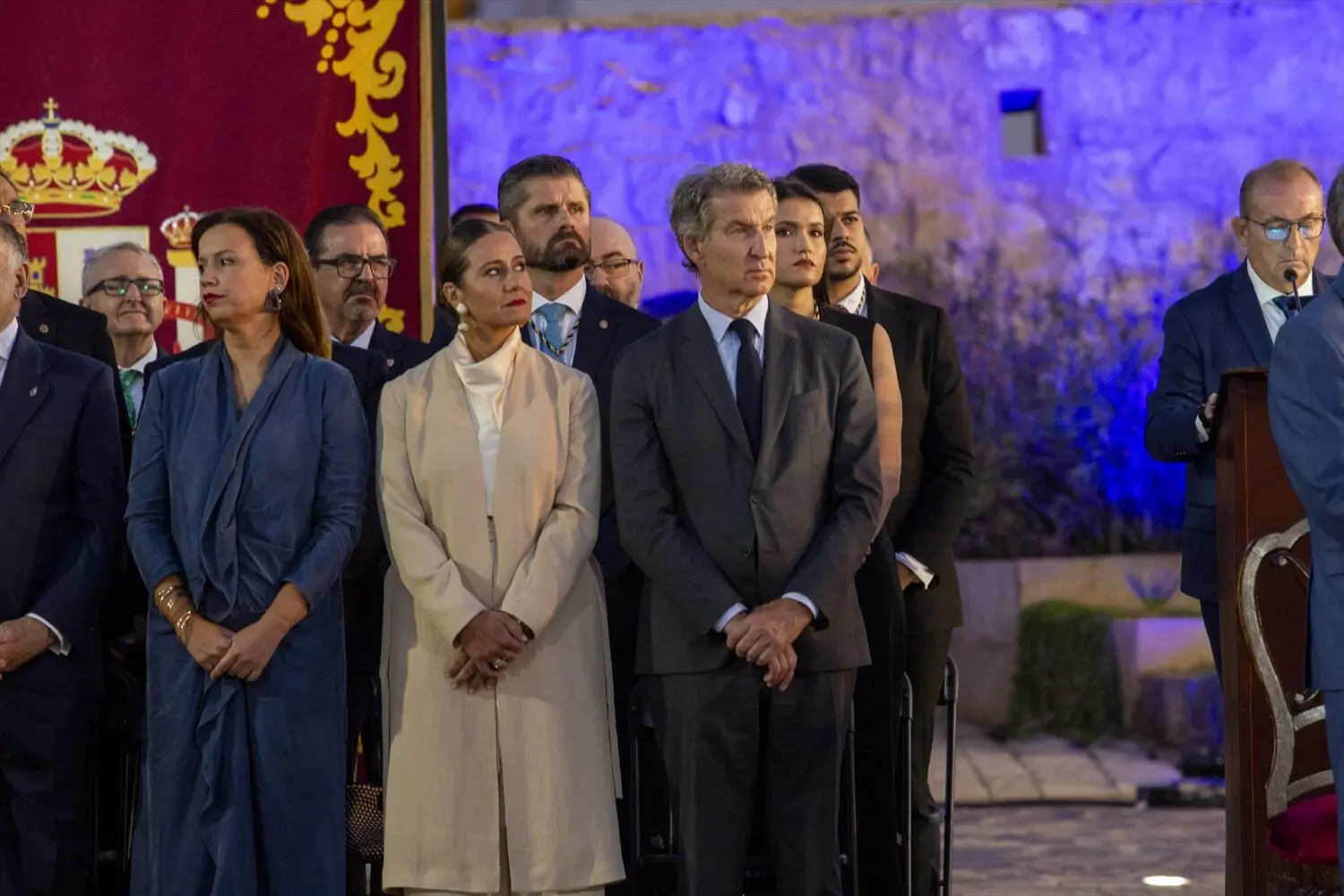 El presidente del PP, Alberto Núñez Feijóo (1d), durante el acto institucional por el Día de Melilla. Foto: Agencias El presidente del PP, Alberto Núñez Feijóo (1d), durante el acto institucional por el Día de Melilla. Foto: Agencias
