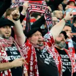 Ertzainas a la caza de fumadores en los partidos del Athletic de Bilbao