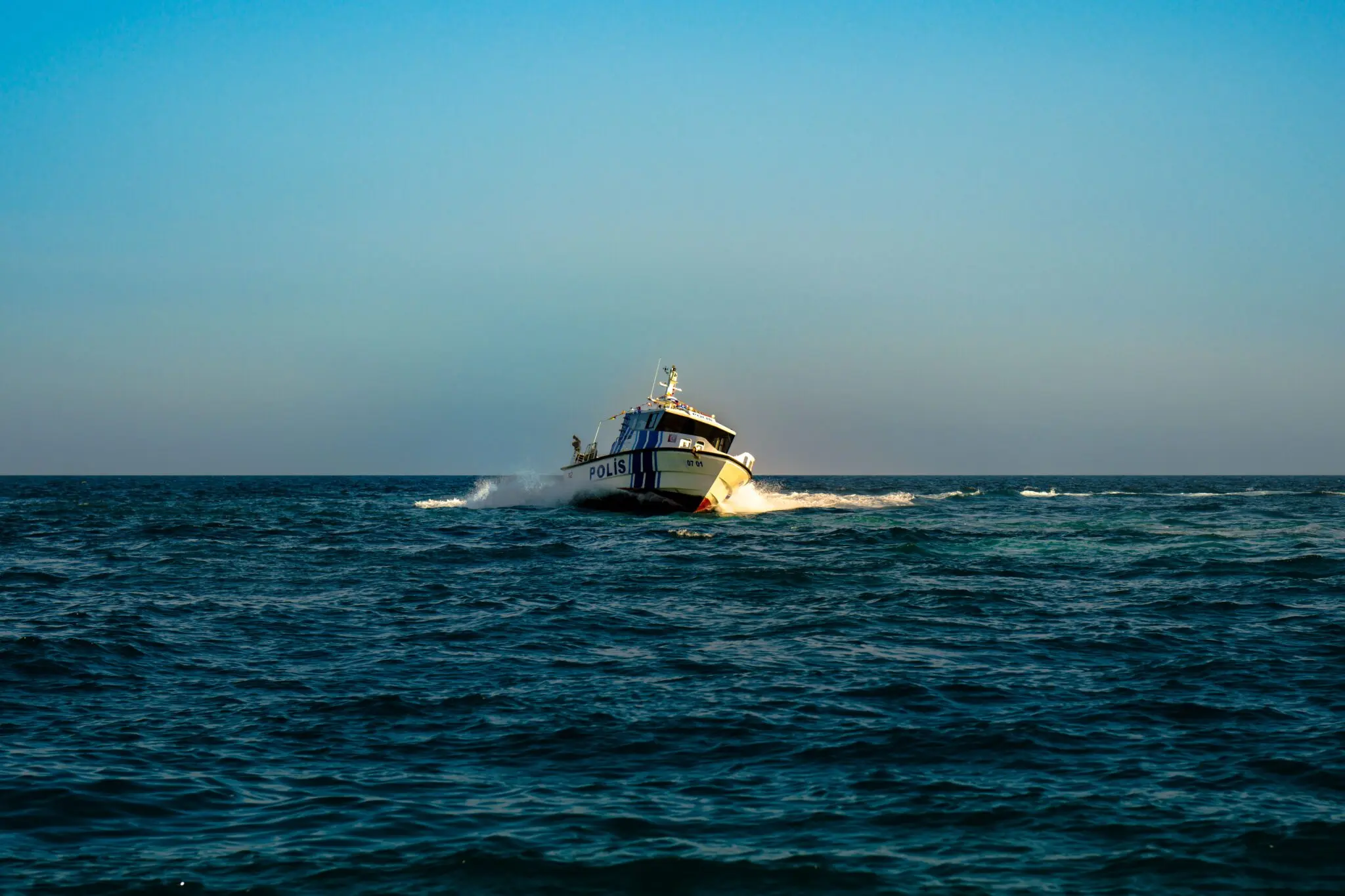 guardia-civil-narcolancha-adra-cinco-det-portada narcolancha Guardia Civil