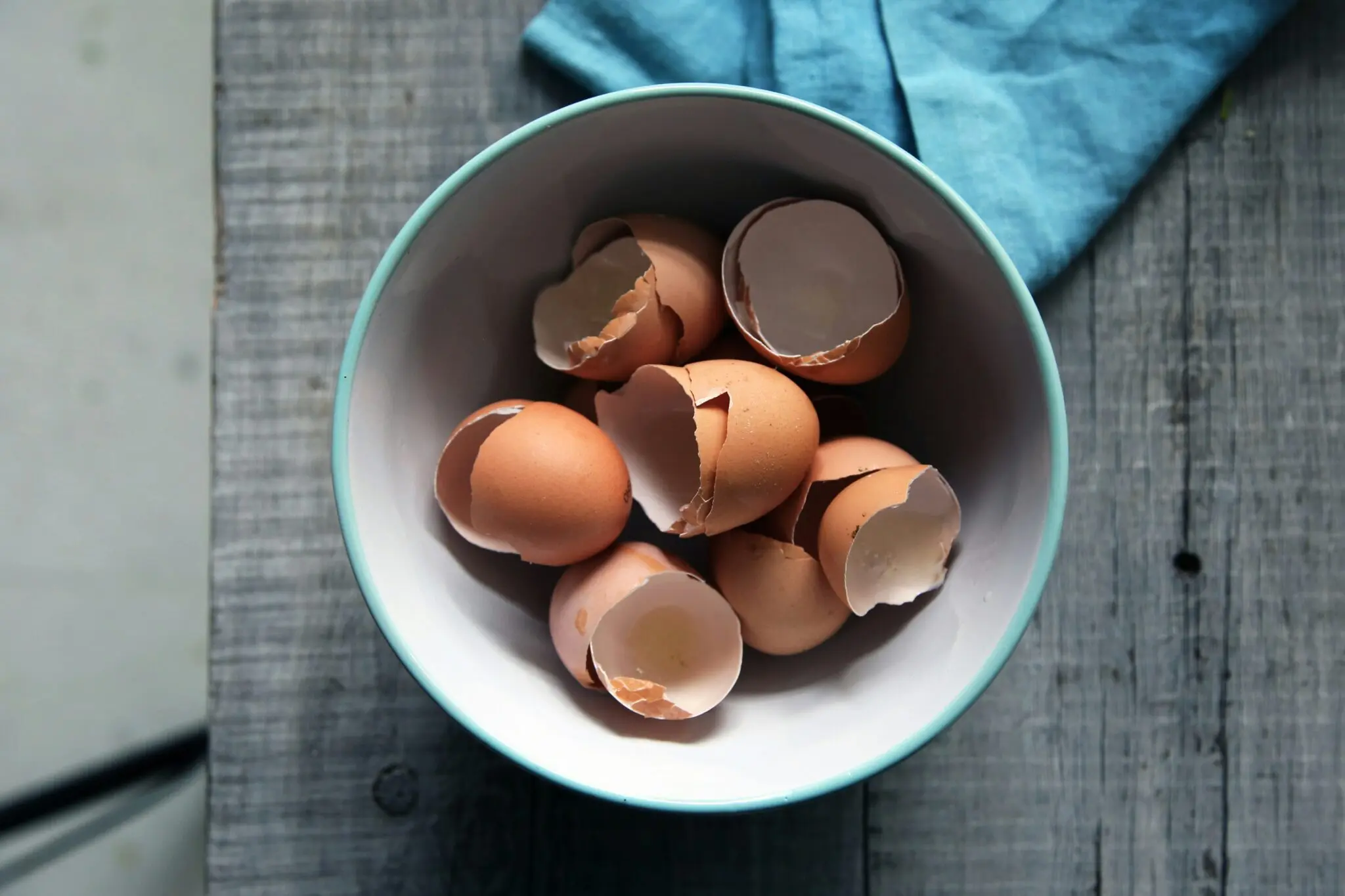 Adiós a los huevos al plato con yema dura: el truco de la freidora de aire para que queden cremosos 1 Moncloa huevos al plato airfryer