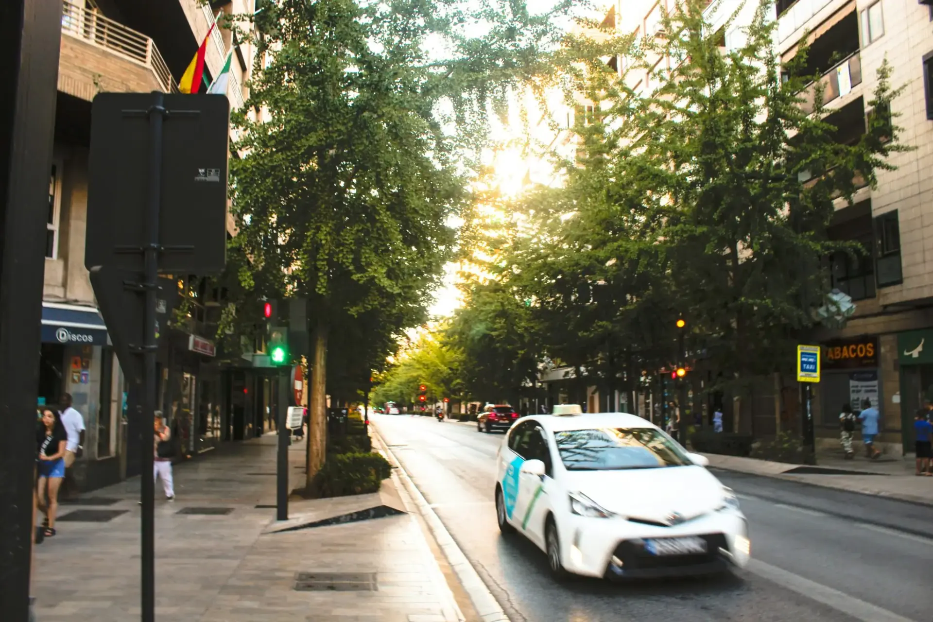 nhtsa-investiga-robotaxi-cybercab-tesla-portada investigación NHTSA Tesla