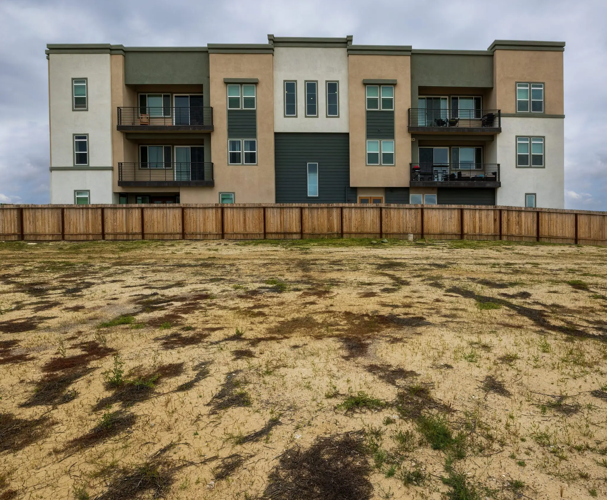 El precio de la vivienda en Ourense escala a 1.714 €/m²: el bloqueo del PXOM expulsa población a la periferia 1 Moncloa mercado inmobiliario Galicia