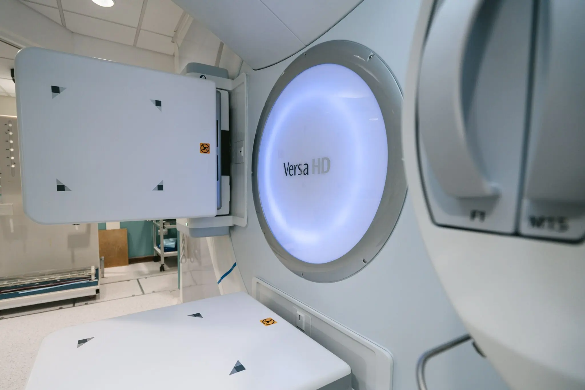 Pérez Llorca anuncia que la unidad de protonterapia del Hospital La Fe funcionará antes de finales de 2027 1 Moncloa Amancio Ortega
