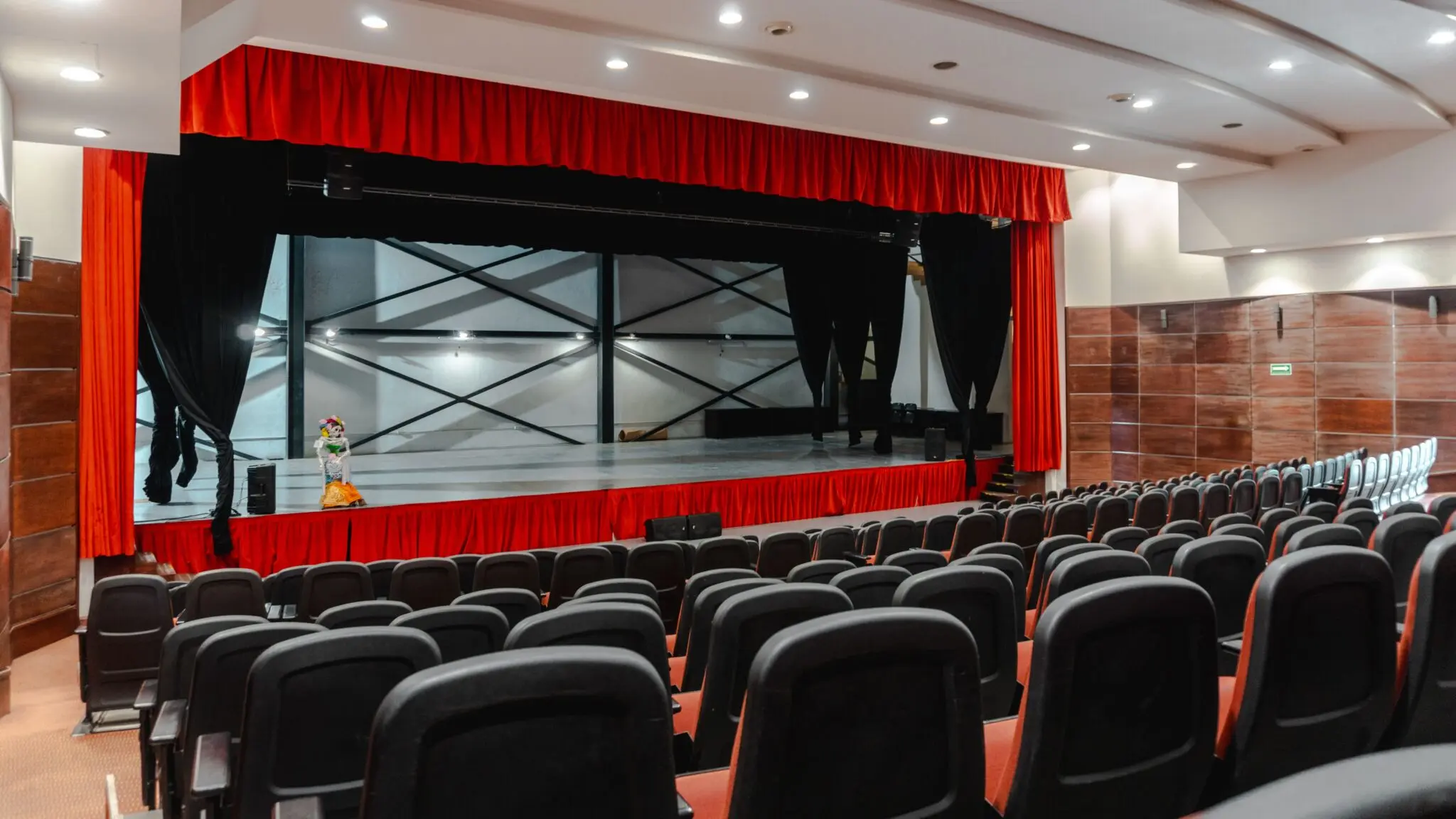 Teatro Principal de Valencia: la Diputación cierra el coliseo y reaviva el choque Catalá-Mompó en el PP 1 Moncloa Catalá