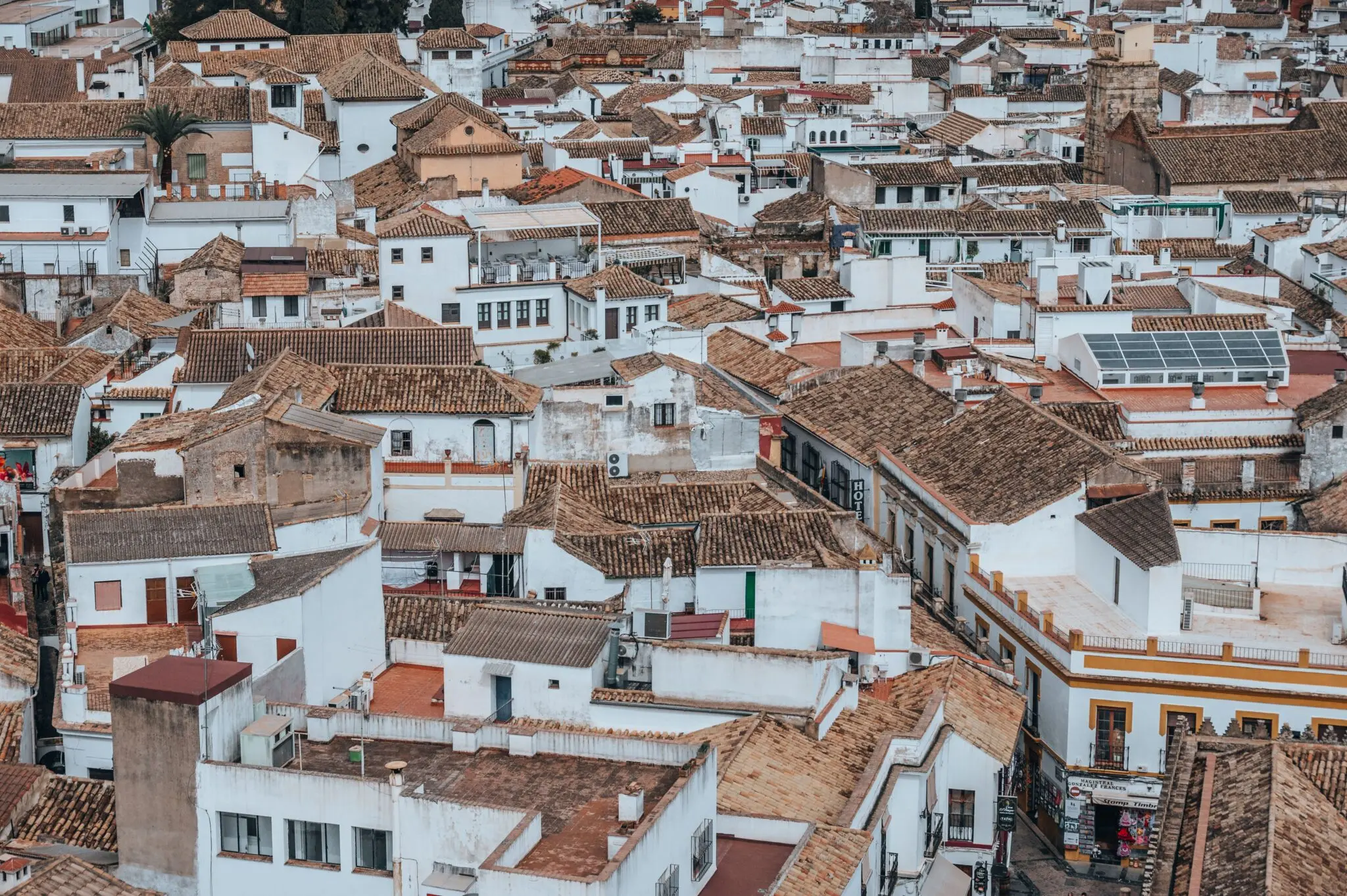 El TSJA impide convertir locales comerciales en viviendas libres en edificios con VPO en Córdoba 1 Moncloa TSJA