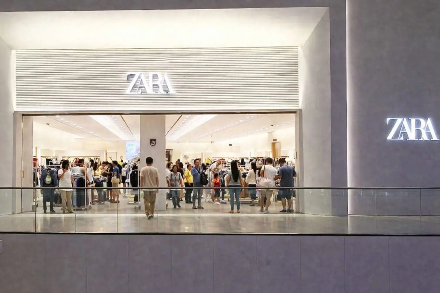 El tejido que domina los escaparates de Zara y Mango: El otoño ya tiene lista de espera en varias tiendas españolas El tejido que domina los escaparates de Zara y Mango: El otoño ya tiene lista de espera en varias tiendas españolas