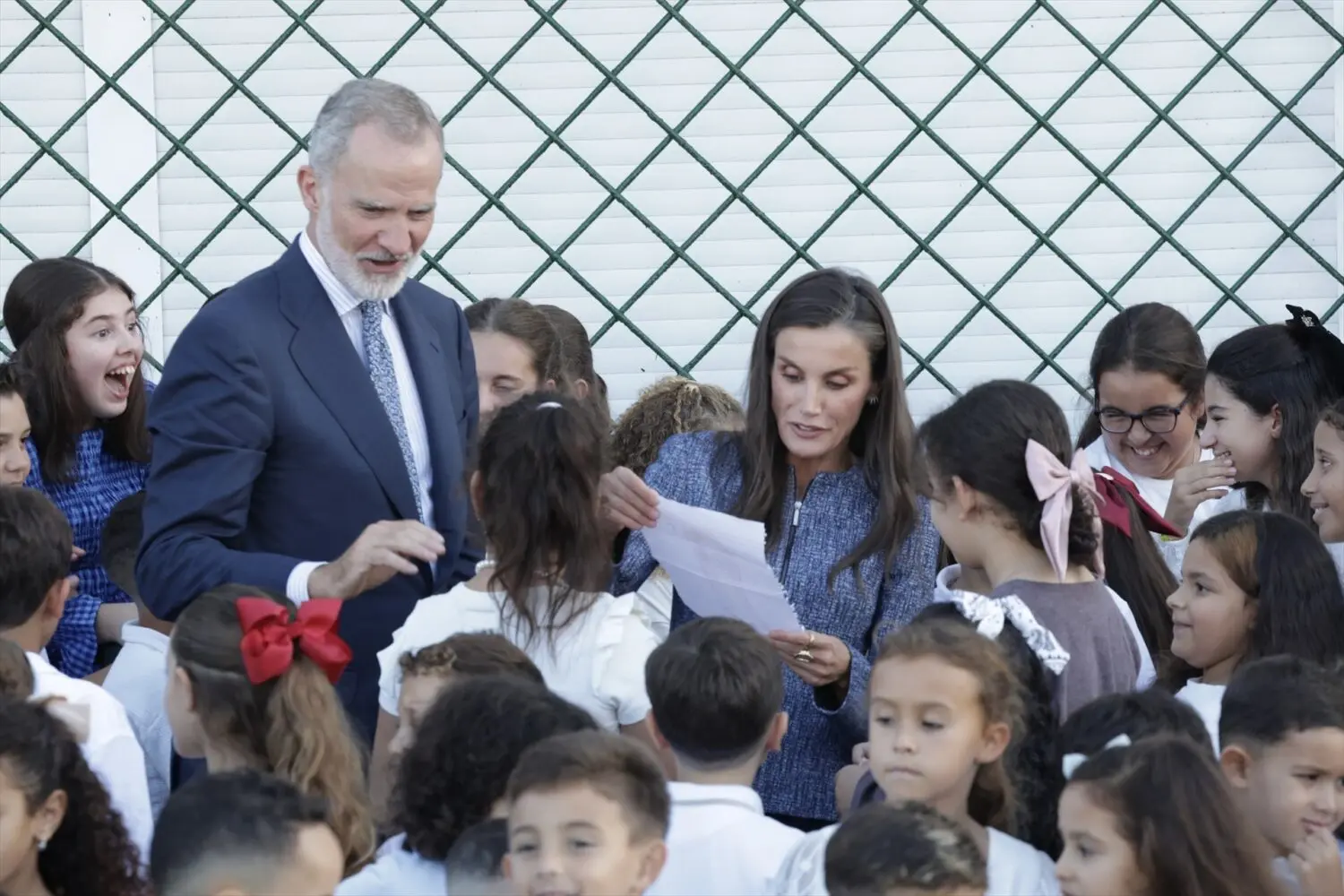 Los Reyes Felipe VI y Letizia durante una visita al Colegio de educación infantil y primaria Vicente Aleixandre en Ceuta Los Reyes Felipe VI y Letizia durante una visita al Colegio de educación infantil y primaria Vicente Aleixandre, a 13 de octubre de 2026, en Ceuta