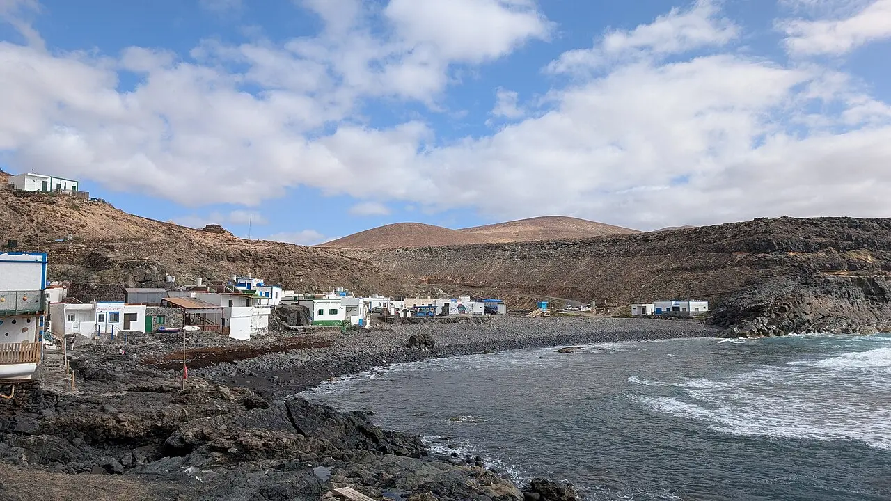 Puertito de los Molinos: el espectacular pueblo pesquero de Fuerteventura con 10 habitantes, cuevas y acantilados Puertito de los Molinos: el espectacular pueblo pesquero de Fuerteventura con 10 habitantes, cuevas y acantilados