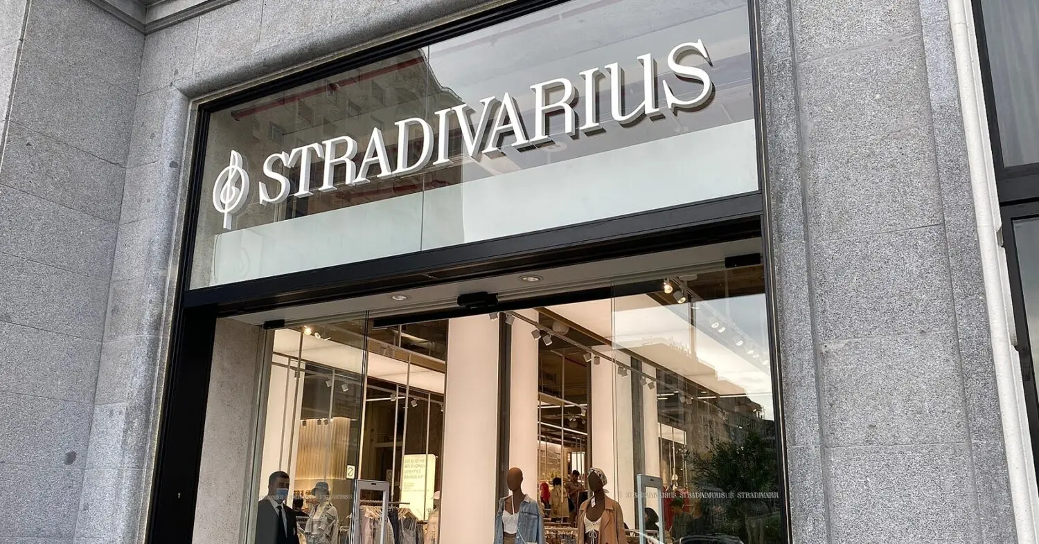 El abrigo de pelo de Stradivarius revoluciona Inditex y agota su stock por solo 39,99 euros El abrigo de pelo de Stradivarius revoluciona Inditex y agota su stock por solo 39,99 euros