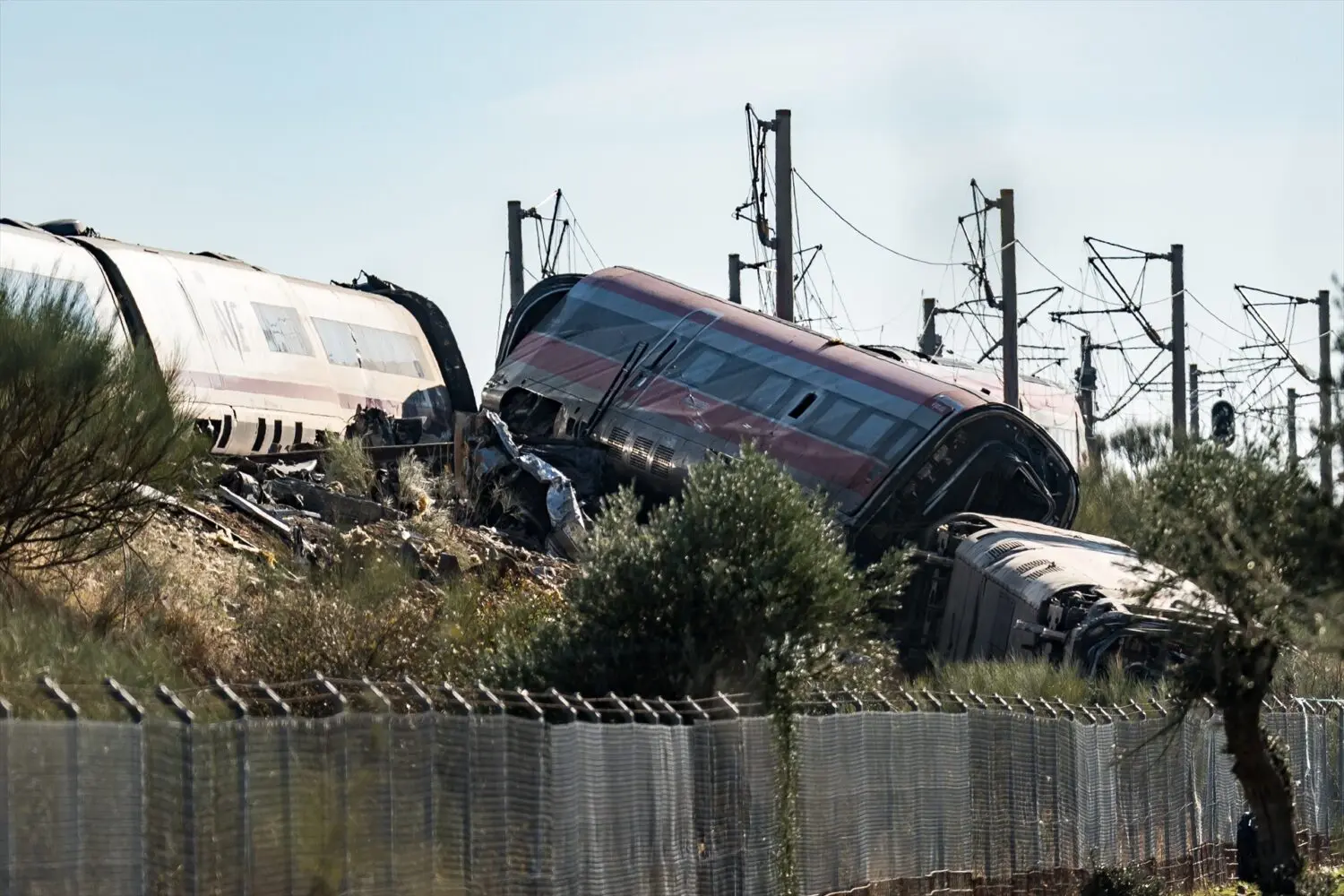 Vagones descarrilados en la zona del accidente ferroviario en Urda, a 29 de octubre de 2026, en Urda