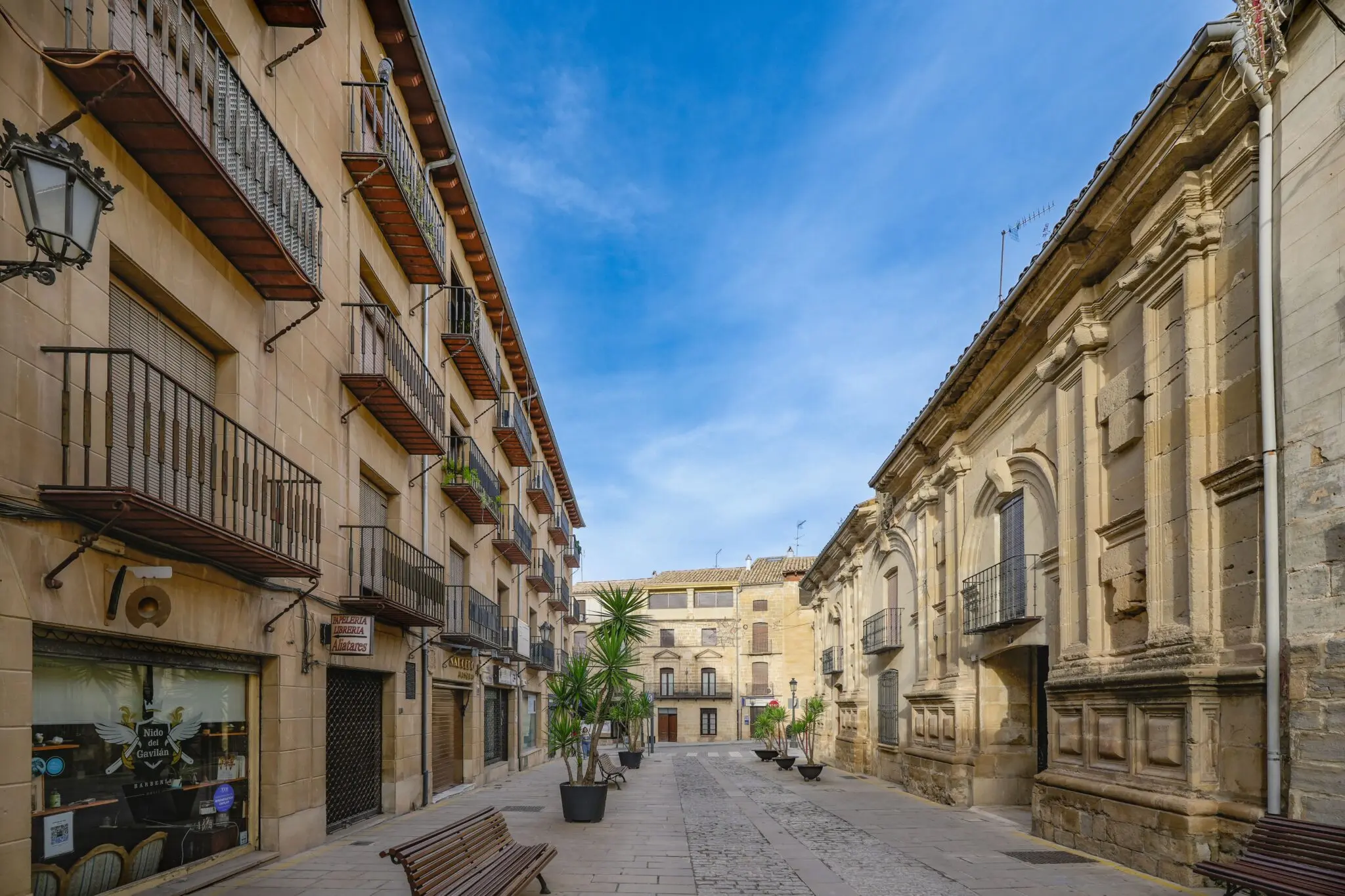 Apertura comercial en Andalucía: el BOJA confirma que Sevilla y Málaga podrán abrir sus tiendas el lunes 2 de noviembre 1 Moncloa domingos y festivos comercio