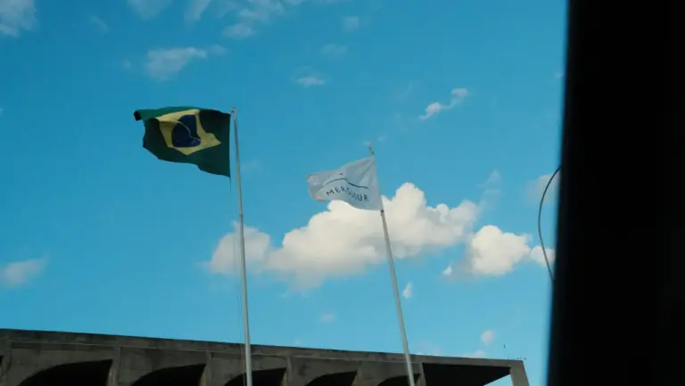 El balotaje en Brasil del 25 de octubre que tiene en vilo a Iberdrola, Telefónica y Santander