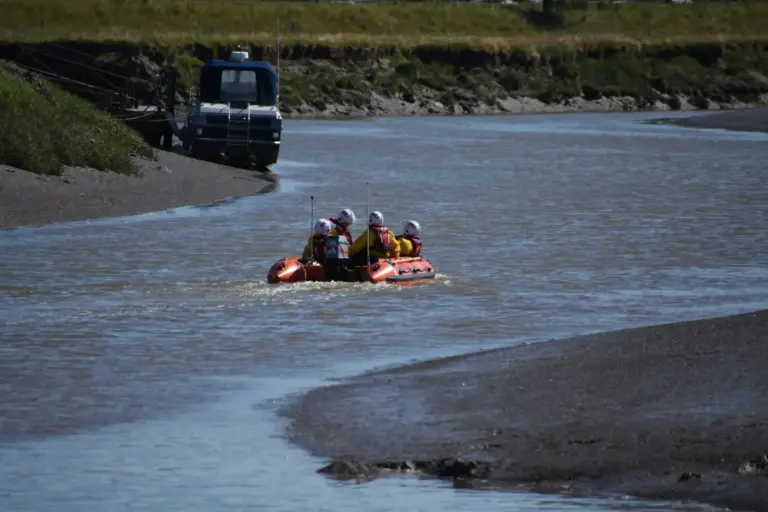 Los Bombers centran en el río Congost la búsqueda del menor de 12 años desaparecido en Granollers