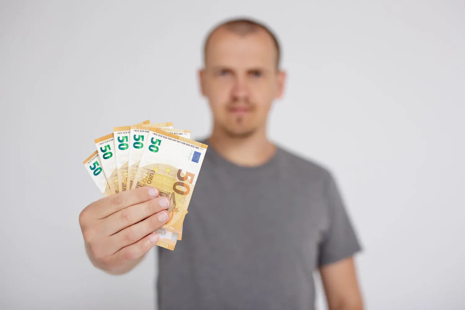 El secreto del Modelo 238: la Agencia Tributaria descubre tus ingresos extra y Hacienda exige cuentas a partir de 2.000 euros El secreto del Modelo 238: la Agencia Tributaria descubre tus ingresos extra y Hacienda exige cuentas a partir de 2.000 euros
