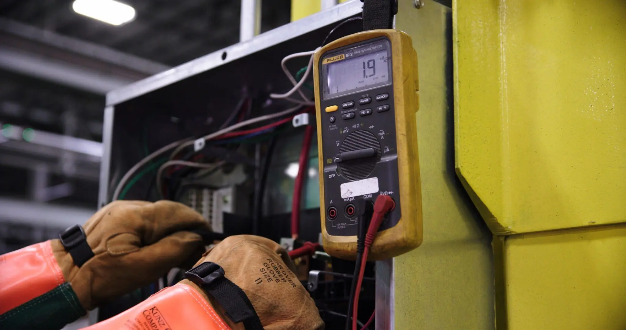 FEMEVAL alerta de la falta de 2.000 electricistas y 1.500 fontaneros en Valencia 1 Moncloa FEMEVAL