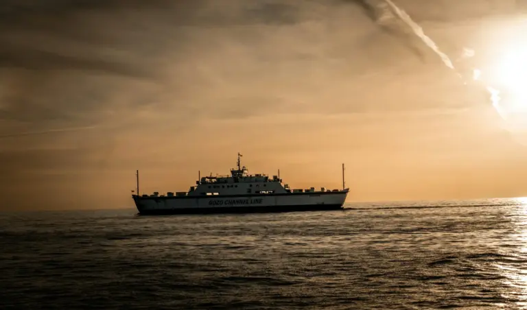 Feijóo exige a Sánchez desplegar el Ejército ante la incursión de buques marroquíes en Ceuta