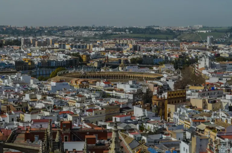 La Junta activa un plan para que 20.222 jóvenes parados andaluces encuentren empleo