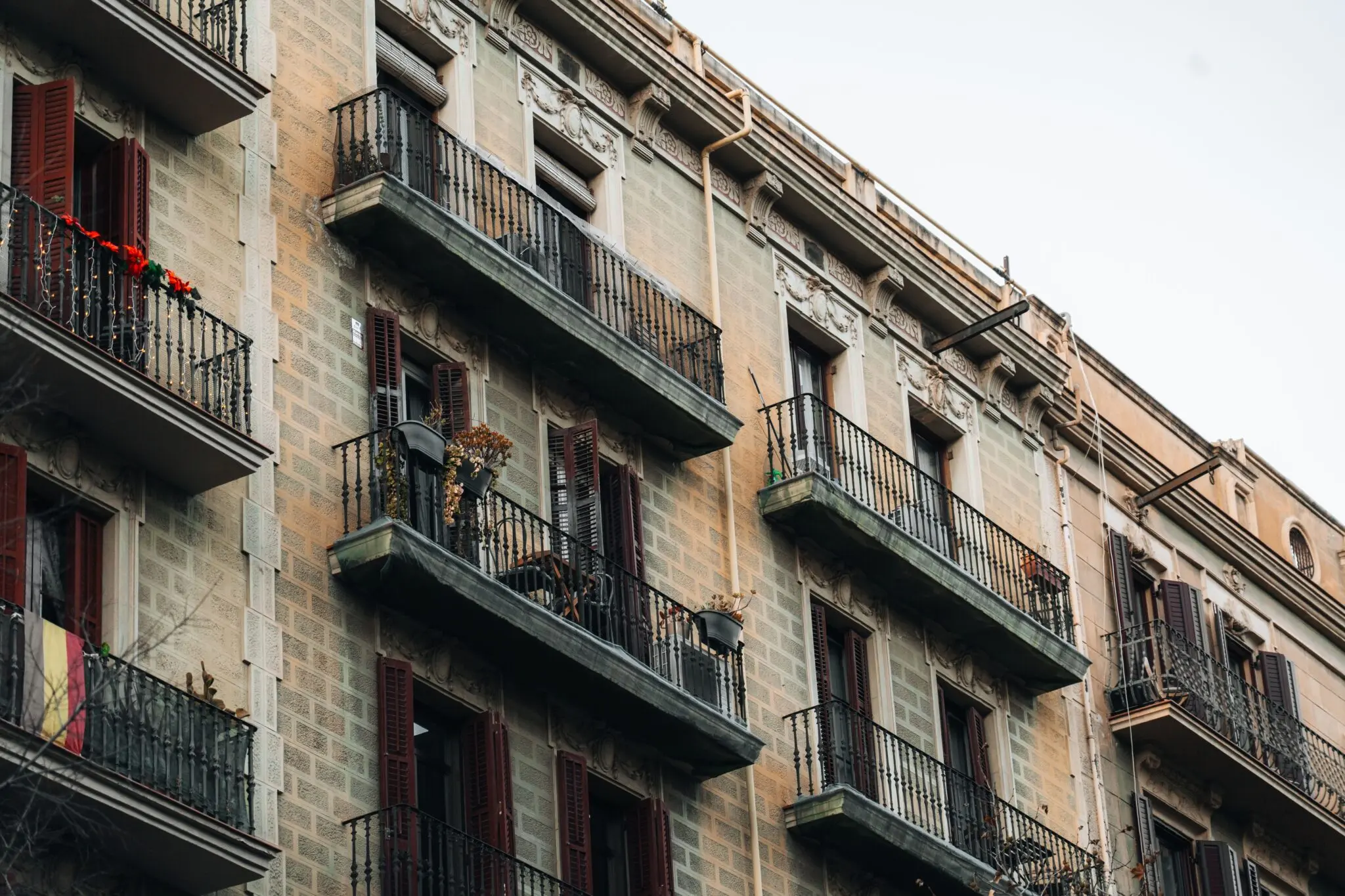 L'Hospitalet compra 148 viviendas por 27 millones para frenar a un fondo de inversión 1 Moncloa L'Hospitalet 148 viviendas