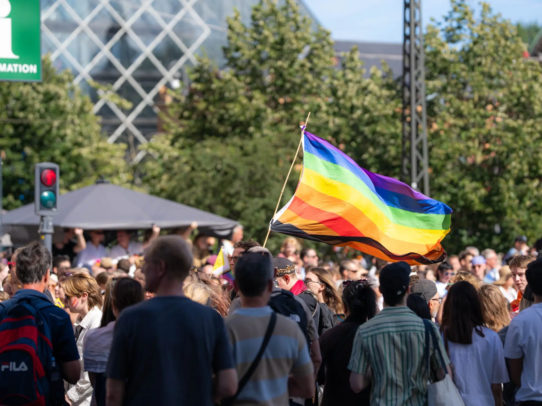 El Parlamento asturiano aprueba la Ley LGTBI+ con el respaldo del PP y la única oposición de Vox 1 Moncloa Parlamento asturiano