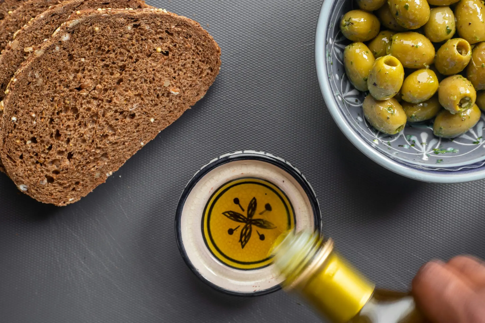 La norma del aceite de oliva ya tiene fecha: primera semana de noviembre y así afectará a tu precio 1 Moncloa precio aceite de oliva