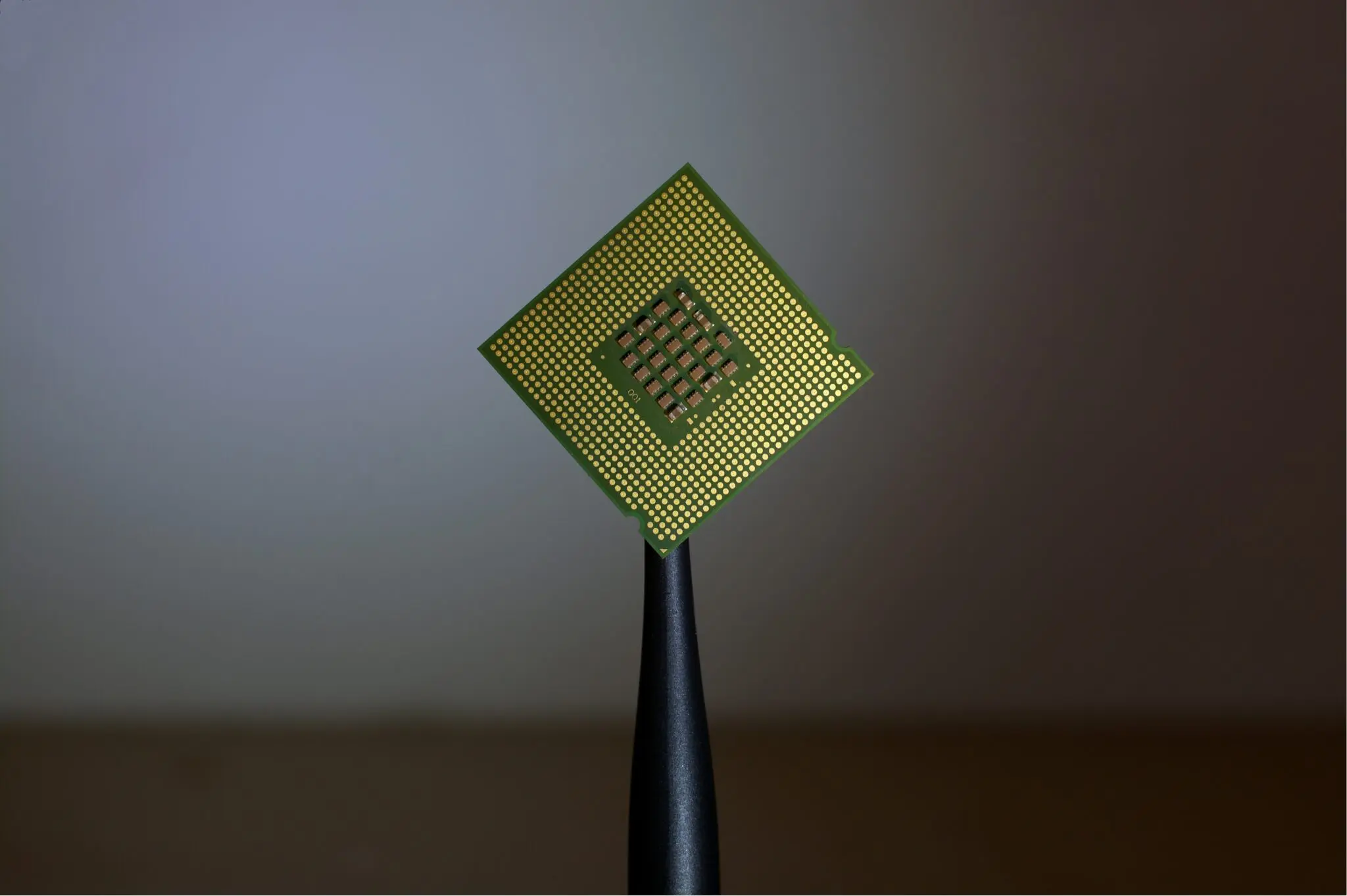 Microsoft Maia 300: el chip propio con el que desafía a NVIDIA en la IA 1 Moncloa chip IA Microsoft