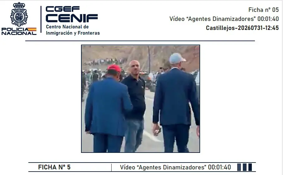 El Cenif identifica en un vídeo a 24 "agentes dinamizadores" de Marruecos alentando la invasión de Ceuta 2 Moncloa otro agente Moncloa