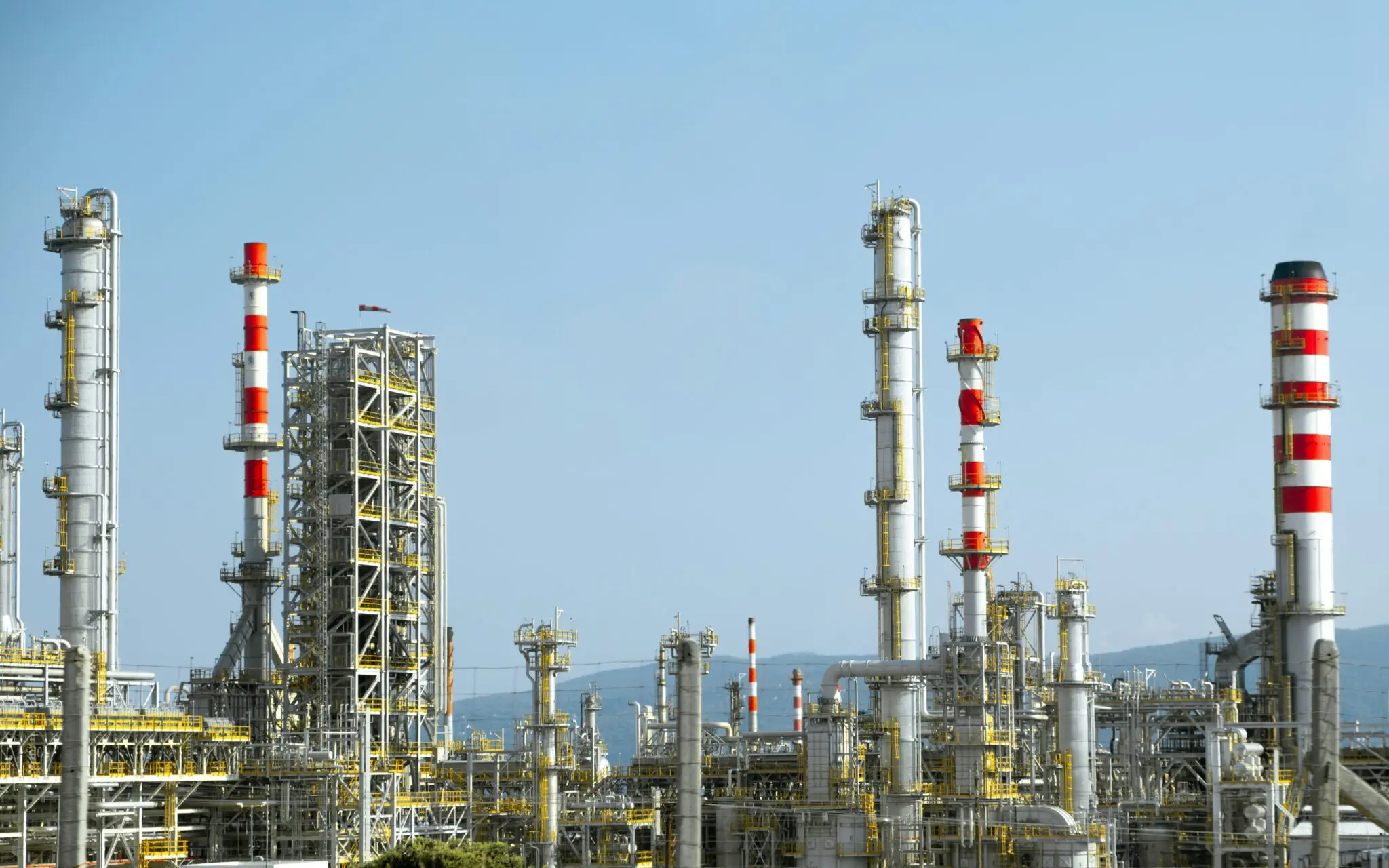 Bombardeos en Saná: la escalada Yemen-Arabia Saudí dispara el Brent y la factura energética española 1 Moncloa precio del Brent