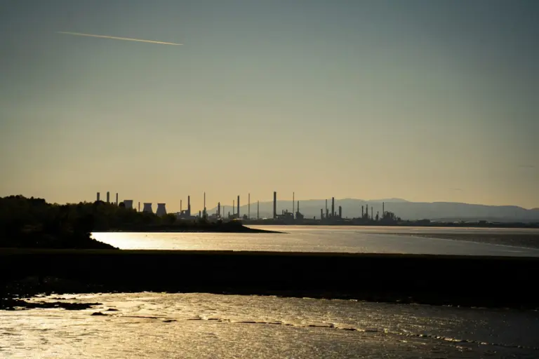 Ataques a Arabia Saudí: el precio del crudo Brent supera los 106 dólares y encarece la factura energética española