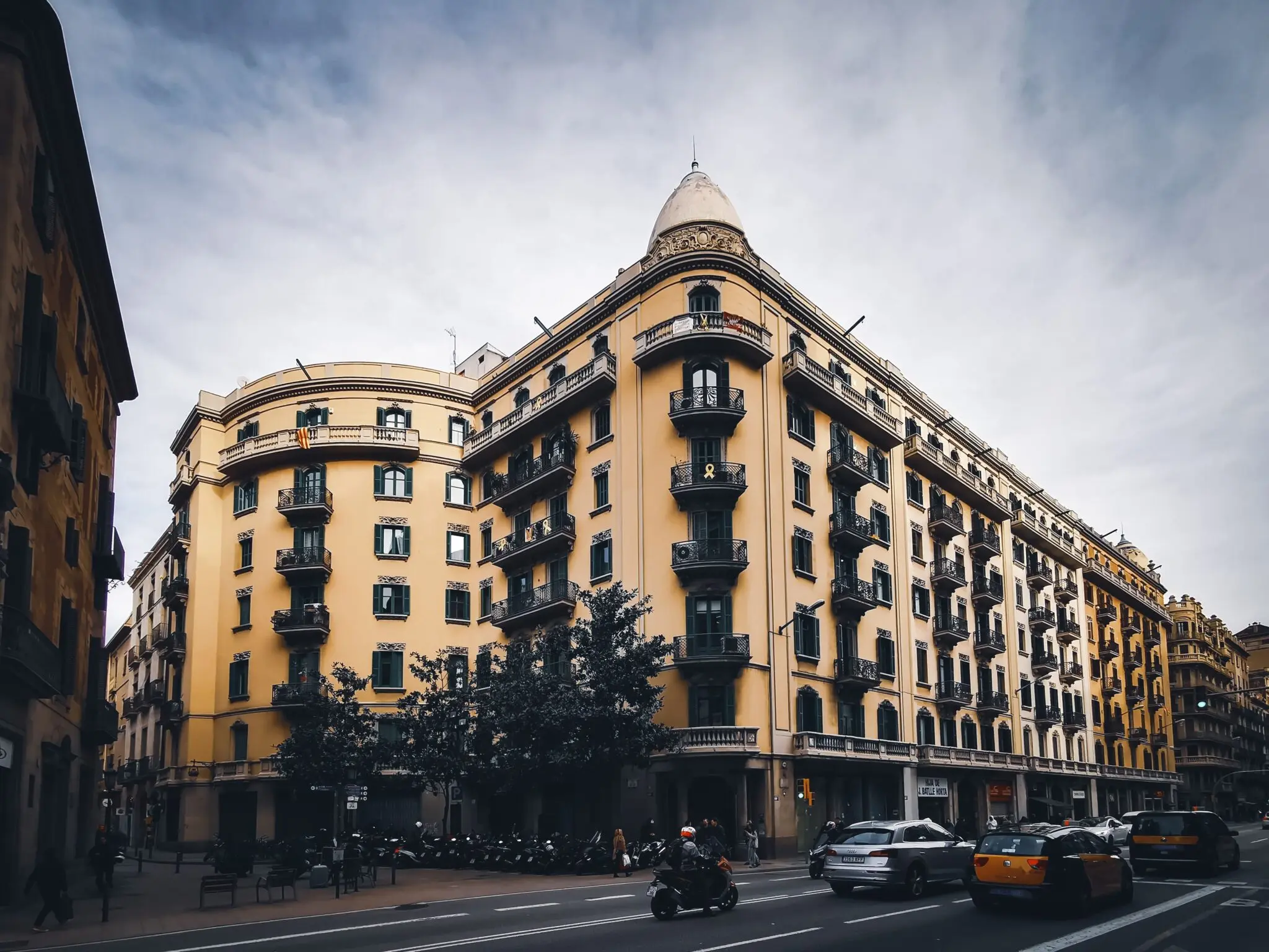 PSC y Comuns siguen sin acuerdo para prohibir por ley la compra especulativa de vivienda en Cataluña 1 Moncloa PSC Comuns vivienda