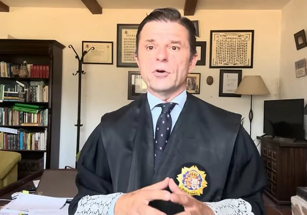 saenz de tejada video El ex juez Sáenz de Tejada en un vídeo de su canal. Foto: Agencias.
