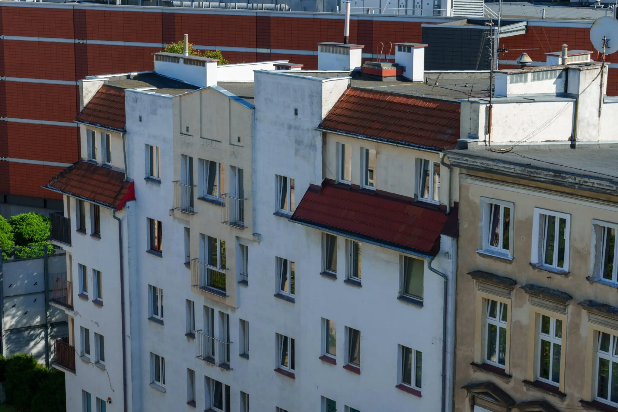 Quero denuncia la 'pisopaterización': Vox carga contra la extranjerización por habitación 1 Moncloa Carlos H. Quero